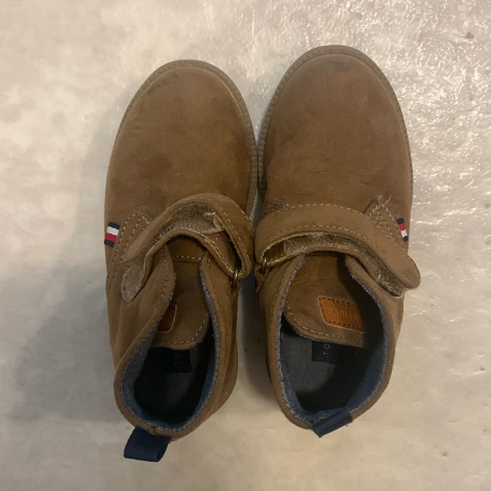 Toddler boys Tommy Hilfiger dress shoes, size 6.